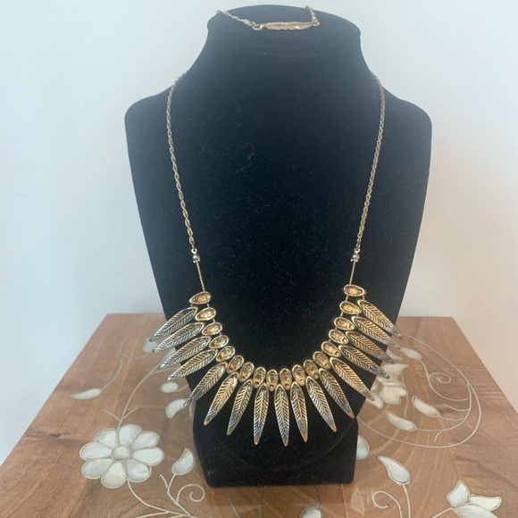 Customer Appreciation-Green& Gold Feather Necklace with Bracelet Set - Picture 3 of 3